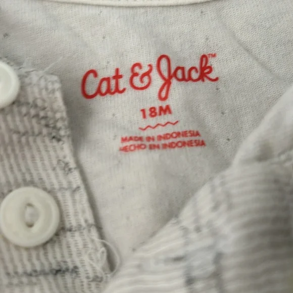 4 sweaters - Picture 3 of 9